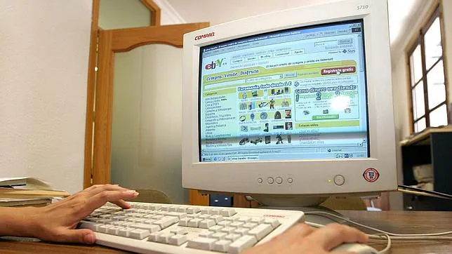 Un ordenador en 2005 conectado a internet