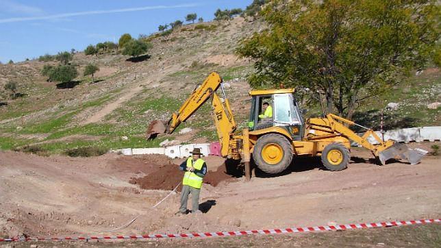 La excavación se lleva a cabo en los Llanos de Corvera, en el municipio de Alfacar