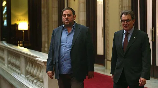 Oriol Junqueras, junto a Mas en el Parlament