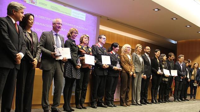 El Gobierno premia a los Mossos d'Esquadra por defender a la mujer