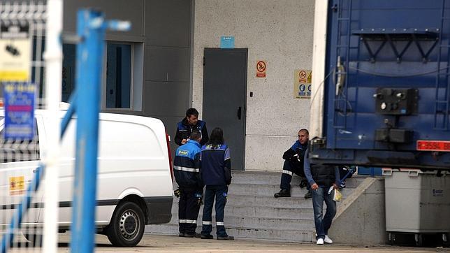 Muere un hombre al caerse de un camión en un polígono de Valladolid