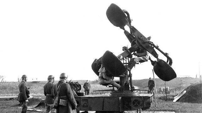 Parte del sistema defensivo francés era este aparatoso ingenio que servía para detectar por el sonido la aproximación de aeronaves enemigas