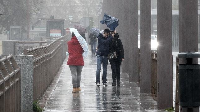 Alerta por lluvias y viento en Sevilla