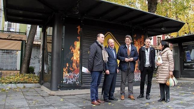 Un kiosco de flores convertido en galería artística