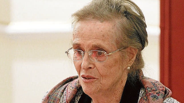 María Victoria Atencia, sin palabras al recibir el premio Reina Sofía de Poesía