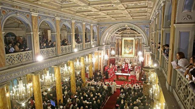 El Papa Francisco celebra misa en la catedral católica Espíritu Santo durante su visita a Estambul