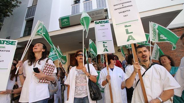 El SAS tira de contratos temporales y «minijobs» para maquillar los recortes