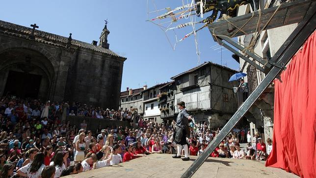 Los vecinos de La Alberca representan la «Loa», auto sacramental que data del medievo