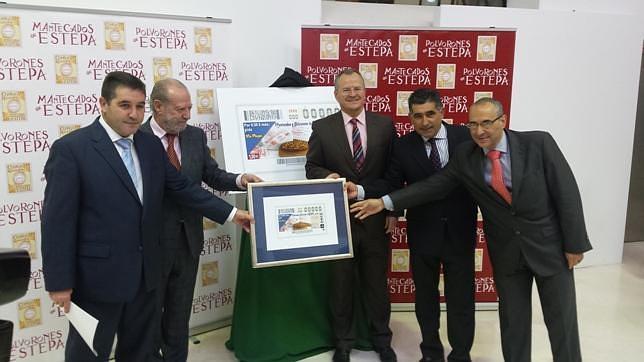 Presentado el cupón de la ONCE que llevará la imagen del Mantecado de Estepa