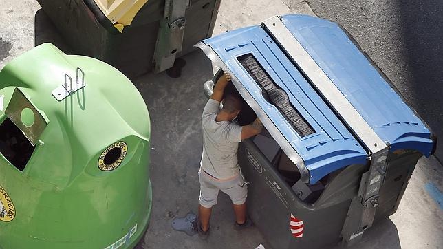 Solo uno de cada cuatro canarios escapa de la precariedad social