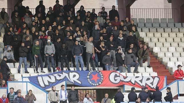 Indar Gorri en un desplazamiento