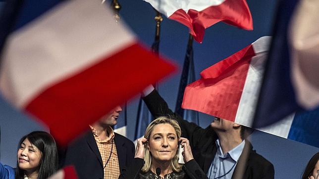 Putin apoya con nueve millones la carrera presidencial de Le Pen