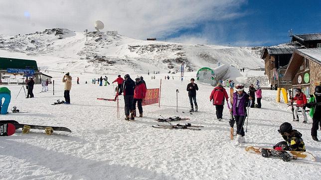 Sierra Nevada se prepara para el puente de la Constitución con la apertura de La Laguna