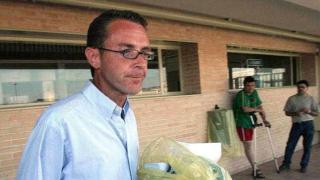 El propietario de la agencia de valores Gescartera y principal inculpado en el caso, Antonio Camacho, en el momento en el que salió de la prisión