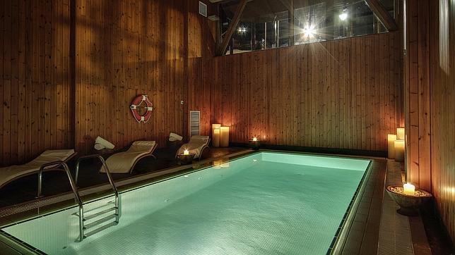 Piscina climatizada en el hotel La Pleta