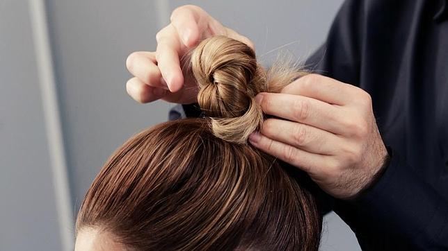 Cómo hacer un moño alto (top knot) paso a paso