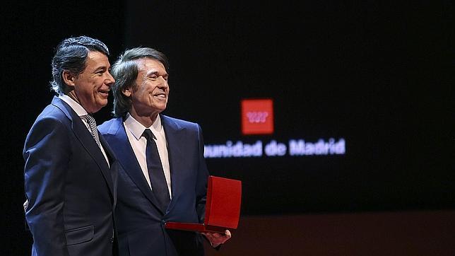 Raphael recibe el Premio Internacional de las Artes de la Comunidad de Madrid