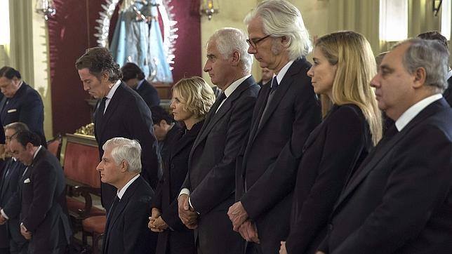 Las razones de los íntimos de Cayetana de Alba para no ir a su funeral