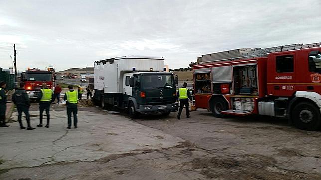 El incendio del camión con caballos de la Guardia Civil se originó en el semirremolque