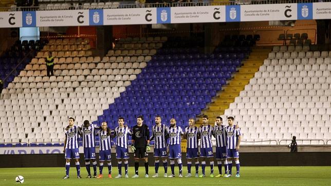 Abucheos en el minuto de silencio en Riazor