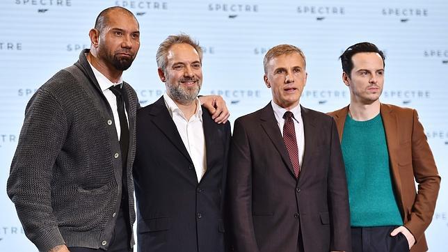 Christoph Waltz, Andrew Scott y Monica Bellucci acompañarán a James Bond en «Spectre»