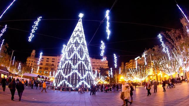 La plaza del Ayuntamiento de Valencia inaugura las luces de Navidad