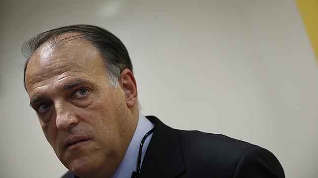 Tebas amenaza a los clubes con el descenso si no colaboran contra los ultras