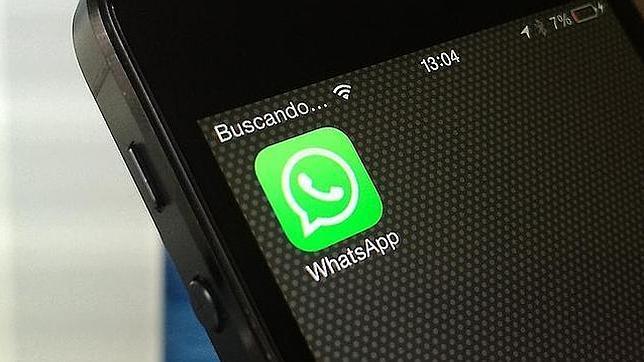 La Policía solo puede revisar los mensajes de WhatsApp con una orden judicial