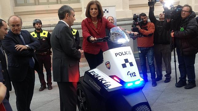 Botella presenta los nuevos «robocops» de la Policía Municipal de Madrid