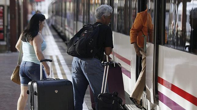 Renfe refuerza con 4.000 plazas extra los trenes de Galicia durante el puente