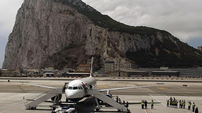 Pastor: «Incluir el aeropuerto de Gibraltar en el Cielo Único Europeo sería reconocer su soberanía»