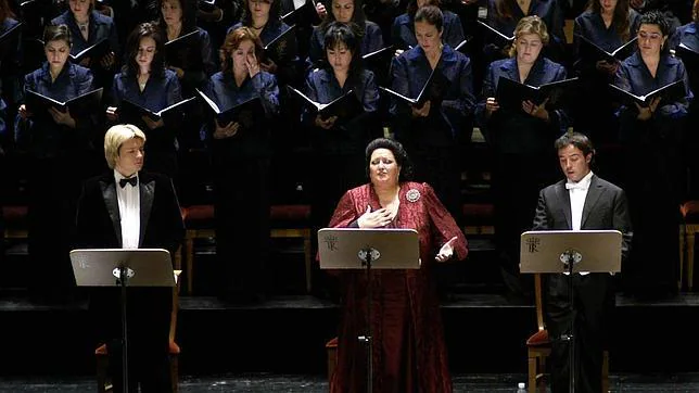Montserrat Caballé, durante la interpretación de «Cleopatra» de Massenet, en el Teatro Real, en 2004