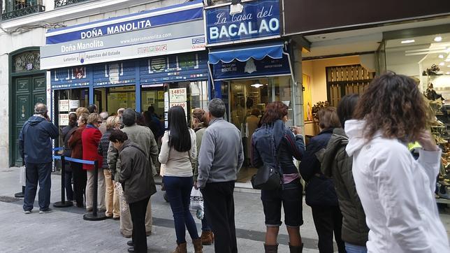 ¿Esperarías seis horas de cola para comprar Lotería de Navidad?