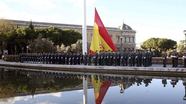 Los nacionalistas e IU se ausentan del izado de la bandera en Colón