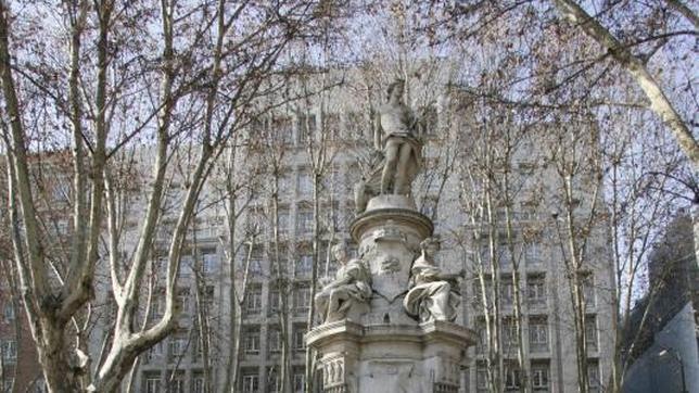 La fuente de Apolo que preside el bulevar del Paseo del Prado entre las fuentes de Ciebeles y Neptuno