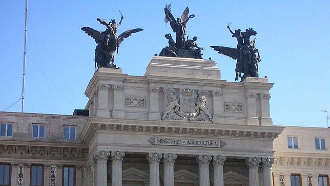 La alegoría de la Ciencia sobre el tejado del Ministerio de Agricultura