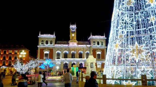 La Plaza Mayor de Valladolid brilla por la noche