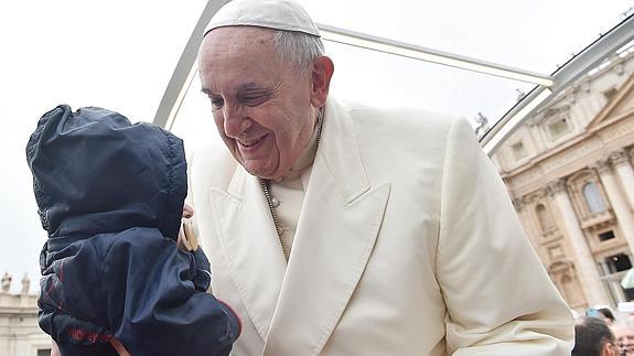 El Papa vuelve a preguntar a los obispos por divorciados y homosexuales