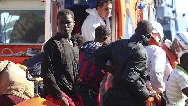 Dan el alta a la bebé y a tres mujeres que fueron rescatadas en Almería de la patera siniestrada