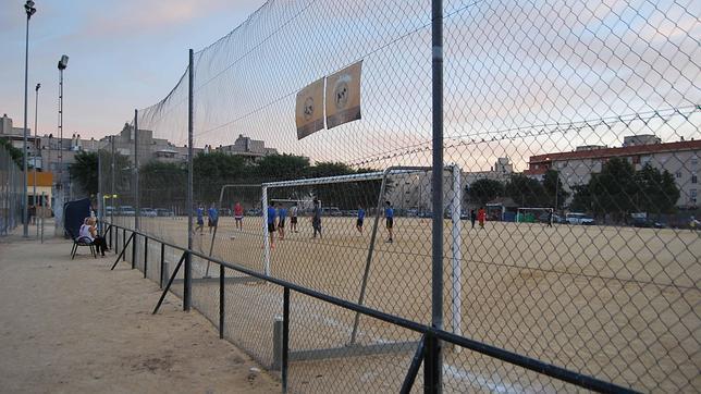 En marcha el arreglo del campo de fútbol de El Tinte