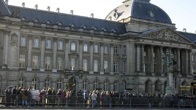 Miles de ciudadanos belgas han querido dar su último adiós a la Reina, cuyos restos descansan en el Palacio Real