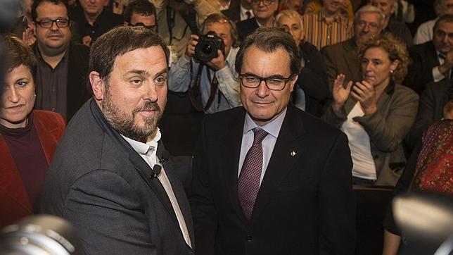 Mas y Junqueras se comprometen a trabajar por un acuerdo tras reunirse