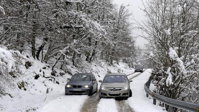 Un fenómeno atmosférico deja una jornada de fuertes vientos y nevadas