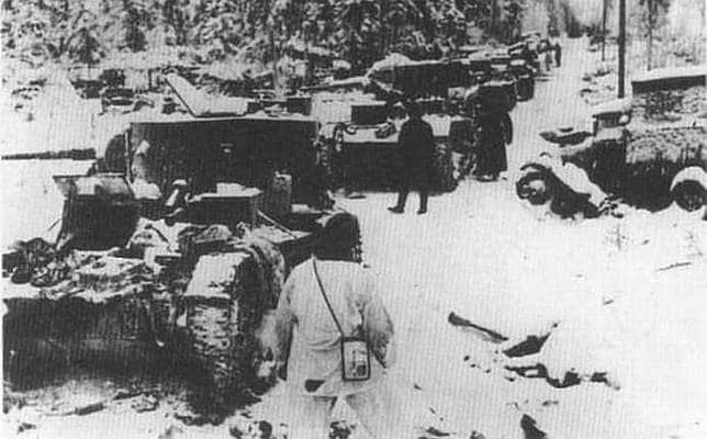 Las unidades acorazadas del Ejército Rojo quedan totalmente destrozadas en Suomussalmi