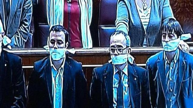 Los diputados de La Izquierda Plural se amordazan en el Congreso contra la Ley de Seguridad