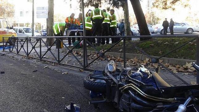 Herida muy grave una motorista tras una colisión en el mismo punto que Cifuentes