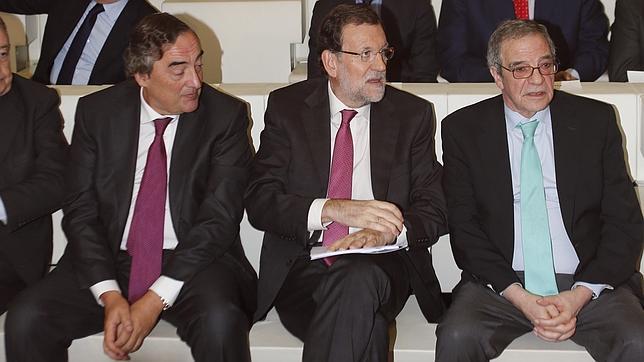 Rajoy junto a Rosell (izq.) y Aliera (dcha.)