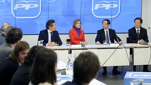 Cospedal potencia las relaciones con los comunistas chinos para atraer inversiones