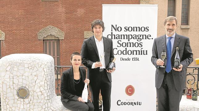Javier Pagès, junto al chef Jordi Cruz y la diseñadora Miriam Ponsa
