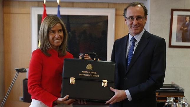 Toma de posesión e intercambio de carteras en el Ministerio de Sanidad entre Ana Mato y Alfonso Alonso,